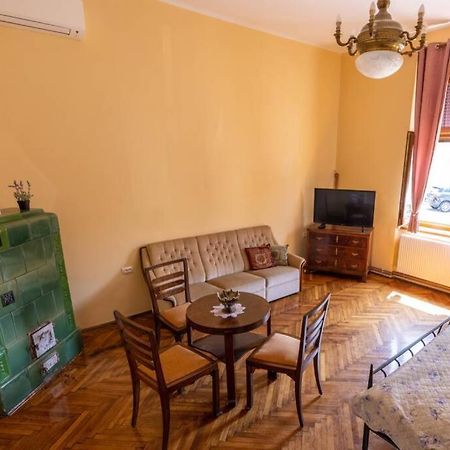 Apartman Gaudeamus Lägenhet Varaždin Exteriör bild