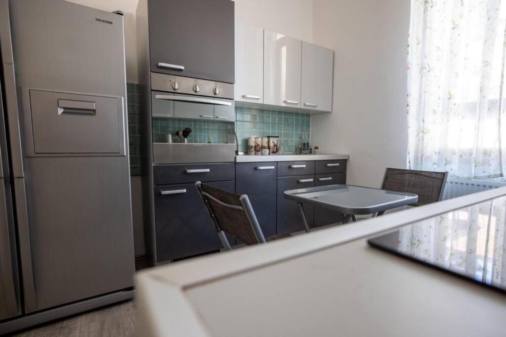 Apartman Gaudeamus Lägenhet Varaždin Exteriör bild